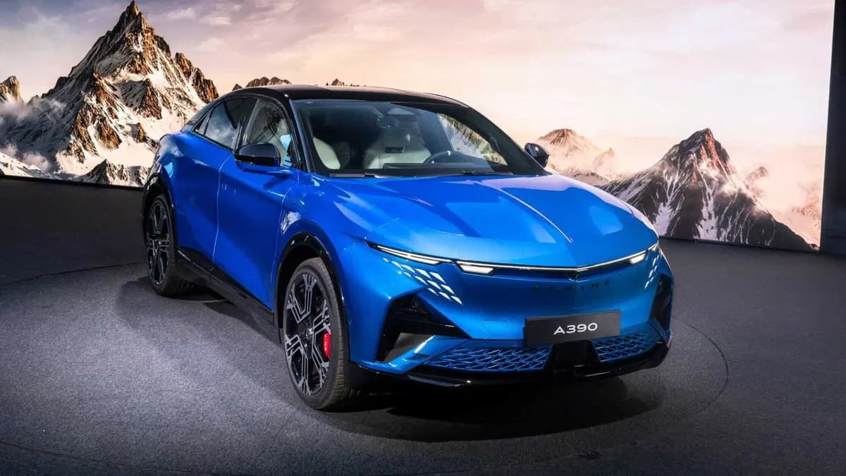 Alpine A390