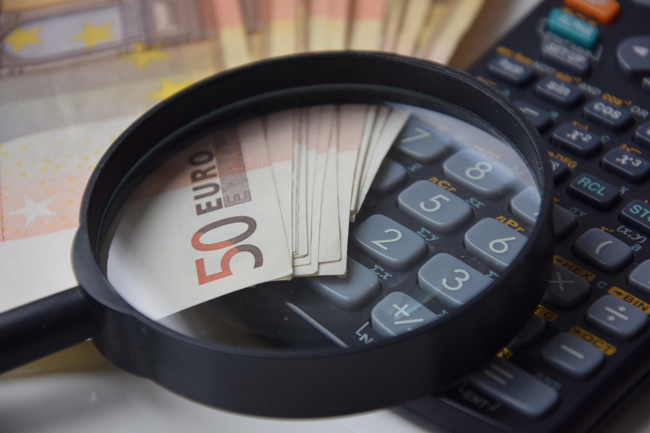 £30,000 personal loan: who lends this much, monthly repayments by term and how to qualify