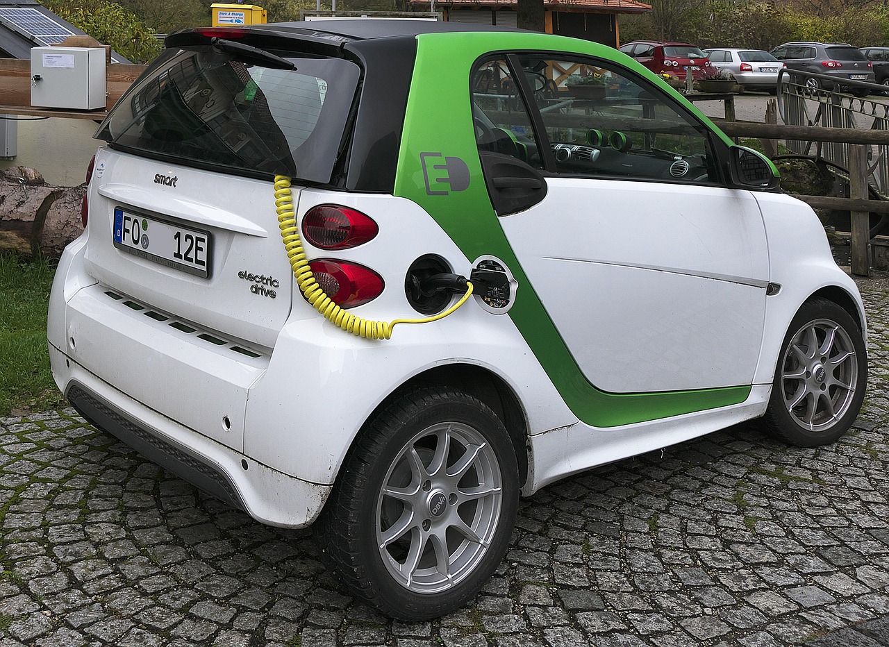 ¿Cuánto cuesta realmente un auto eléctrico en México? Precio, ISAN, tenencia, recarga y seguro